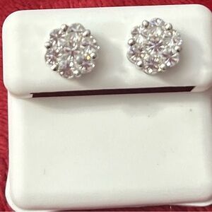 2CT VVS Reverse Setting Moissanite in honeycomb design 925 Stud made in Italy